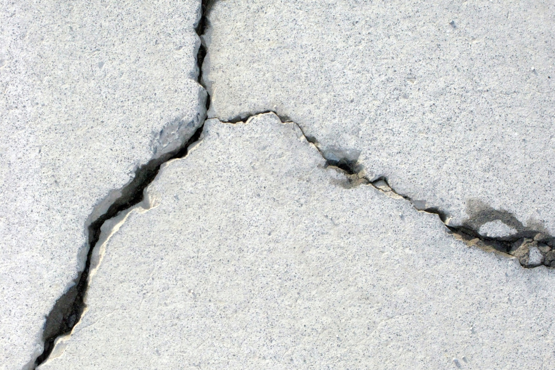 A concrete slab with two cracks forming a y.